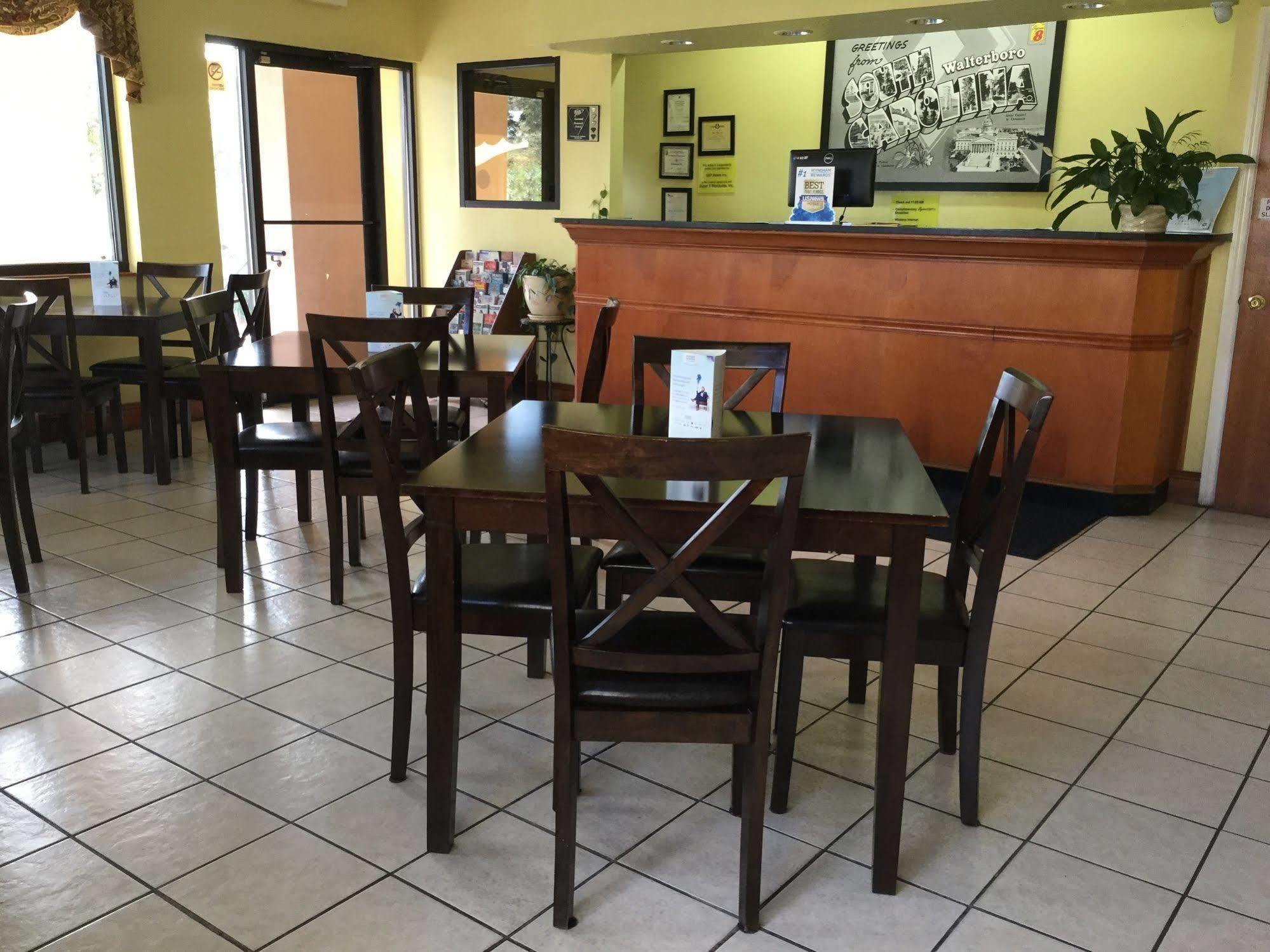 Hotel Super 8 By Wyndham Walterboro Exterior foto